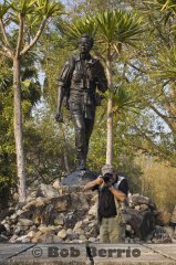 Seub Nakhasatien statue and L. Bruce Kekule